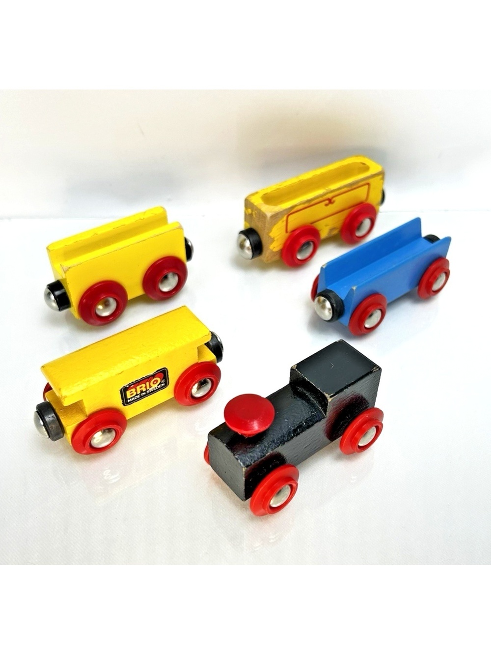 Vintage Brio Train Cars Lot Yellow Caboose Blue Yellow Cargo